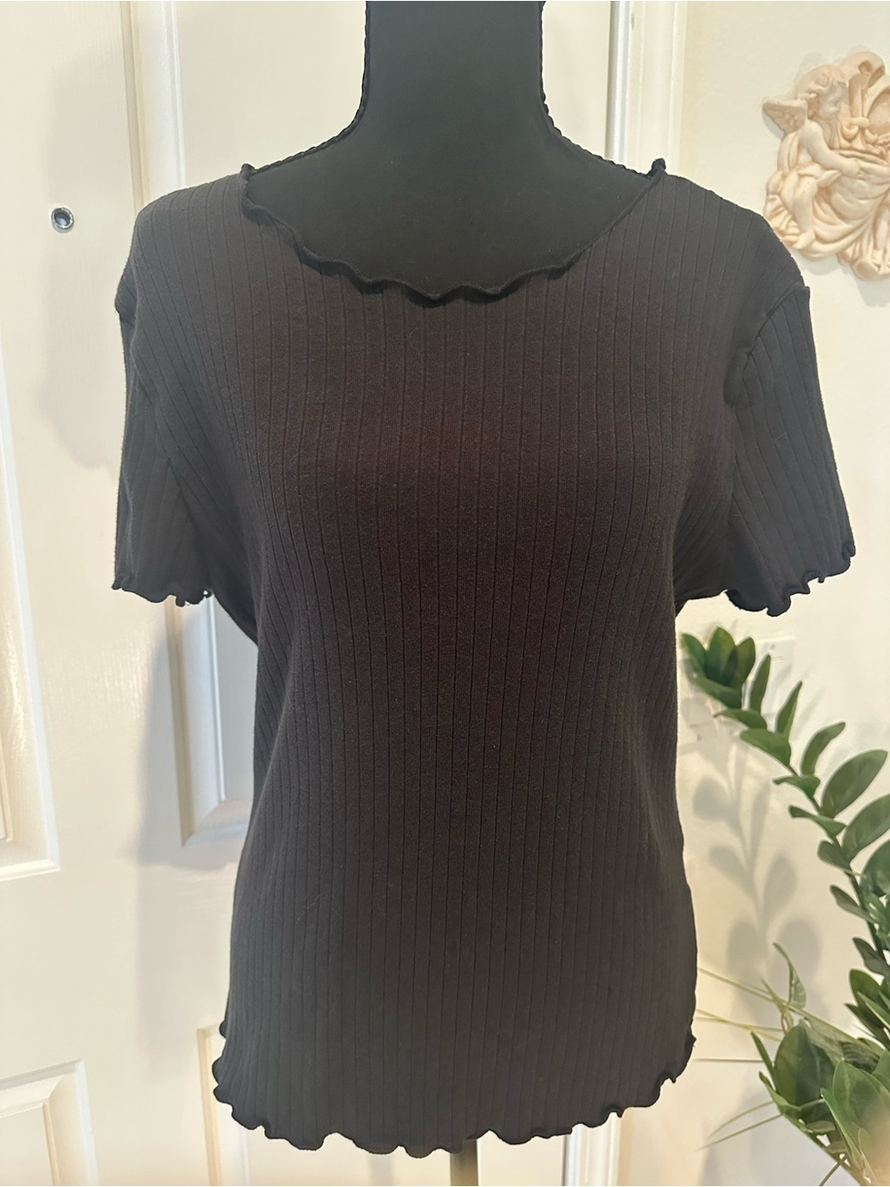 Black XL Short Sleeve Top with Lettuce Edge